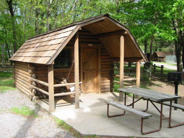 Вілла Revelstoke Campgrounds & Cabins Номер фото
